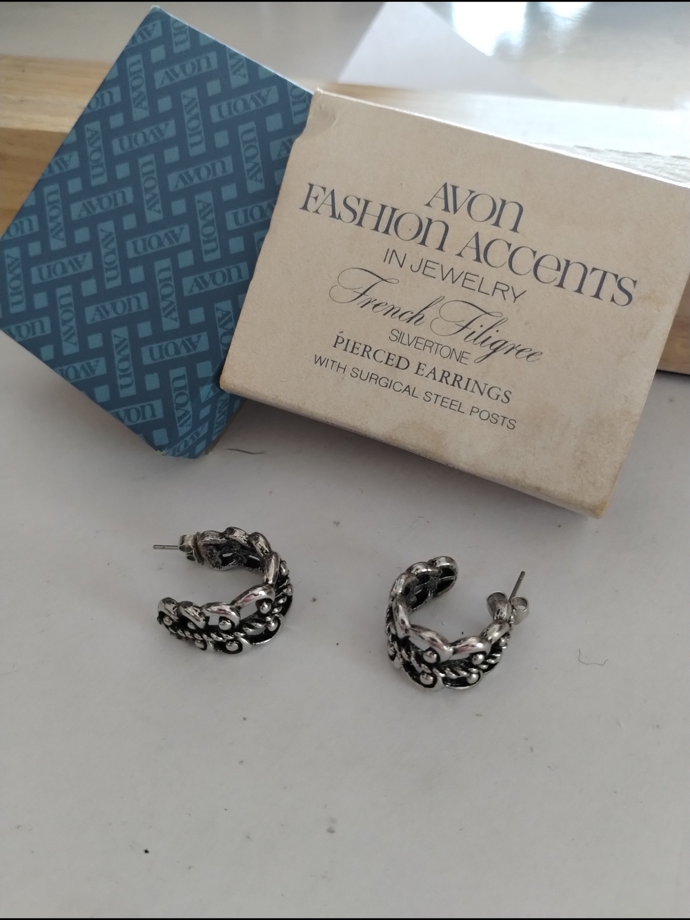 Avon Silvertone Filigree Floral Hoop Earrings